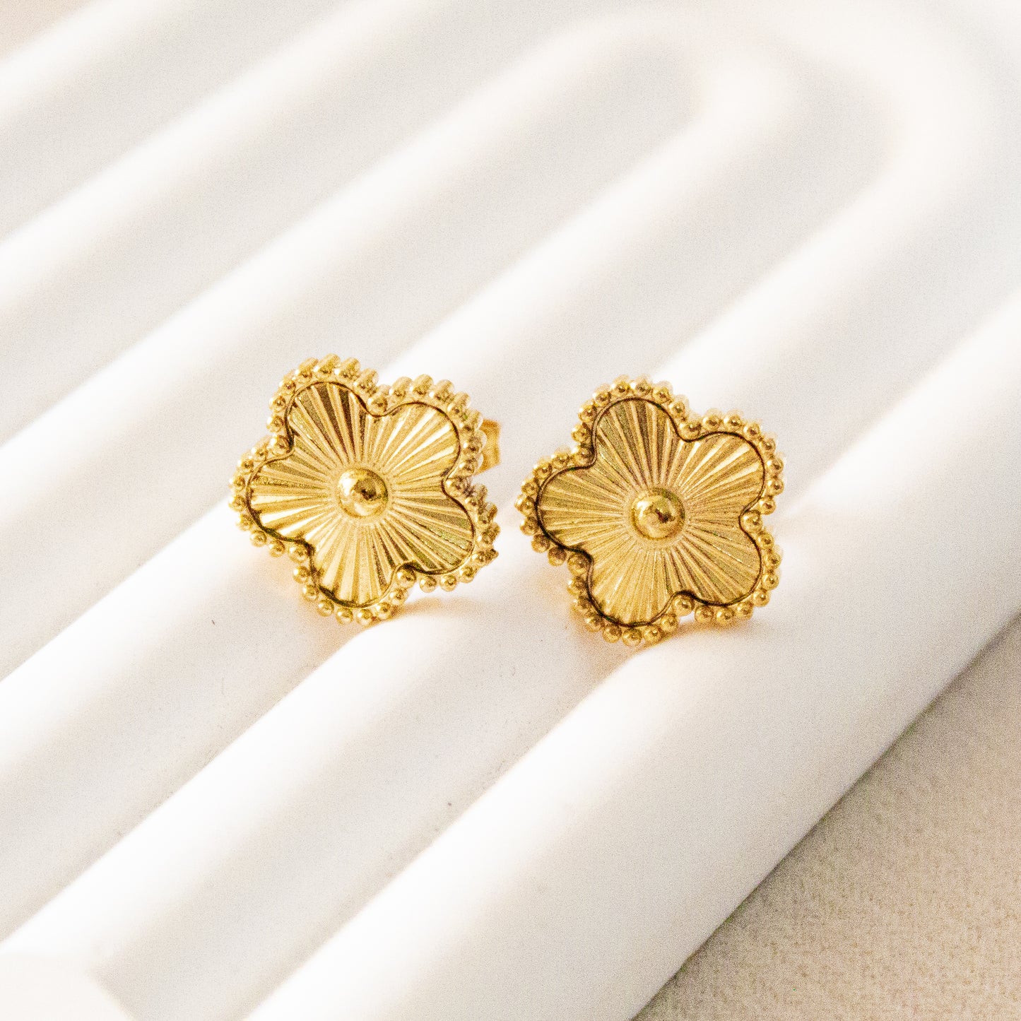 Aretes Flores gold