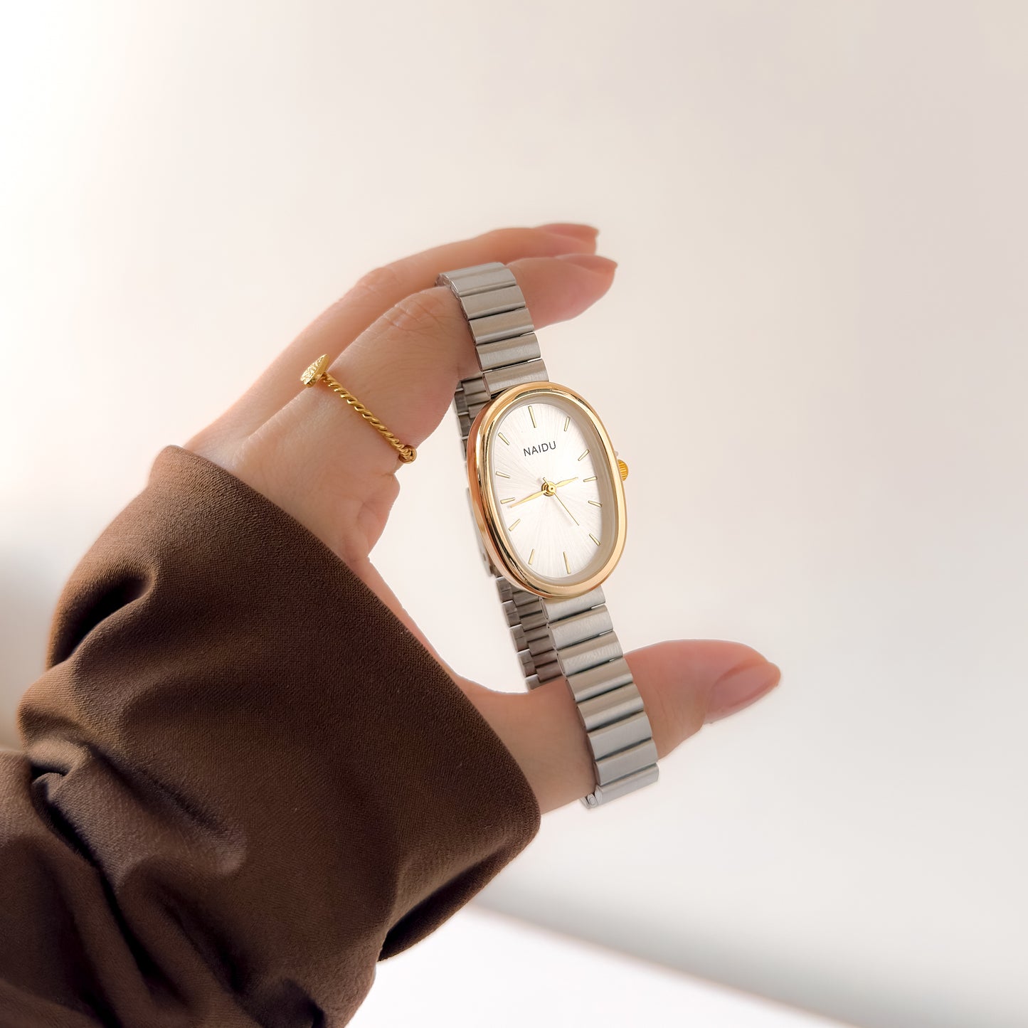 Reloj Naidu Ovalado plateado