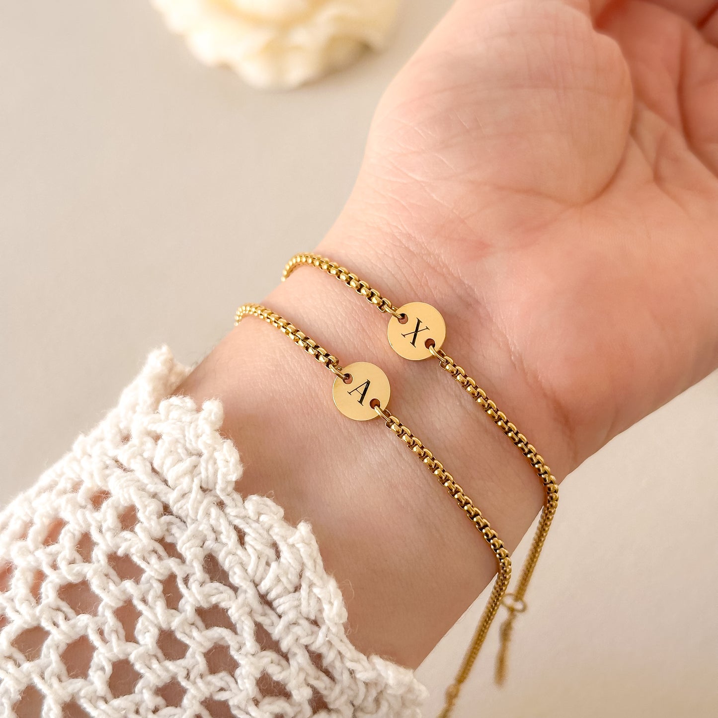 Par de pulseras con iniciales