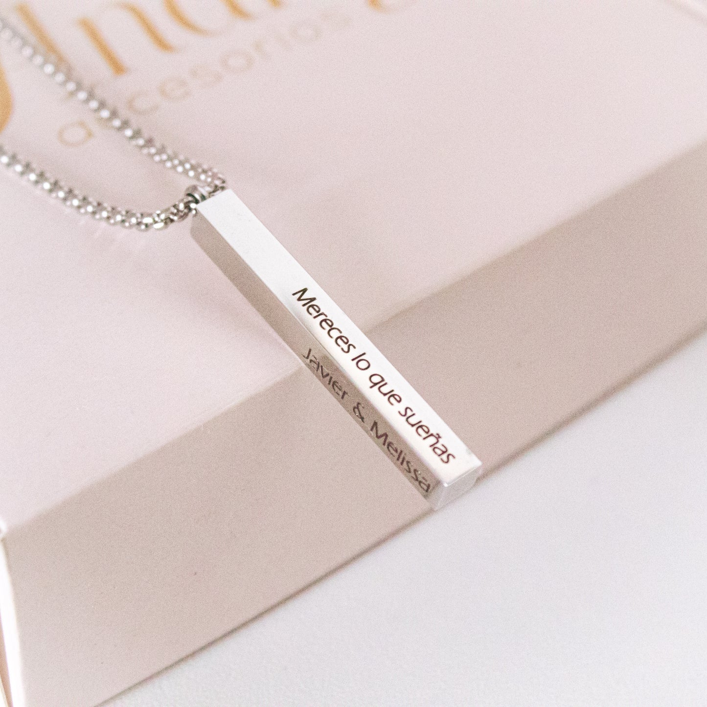 Cadena Cuatro caras grabadas