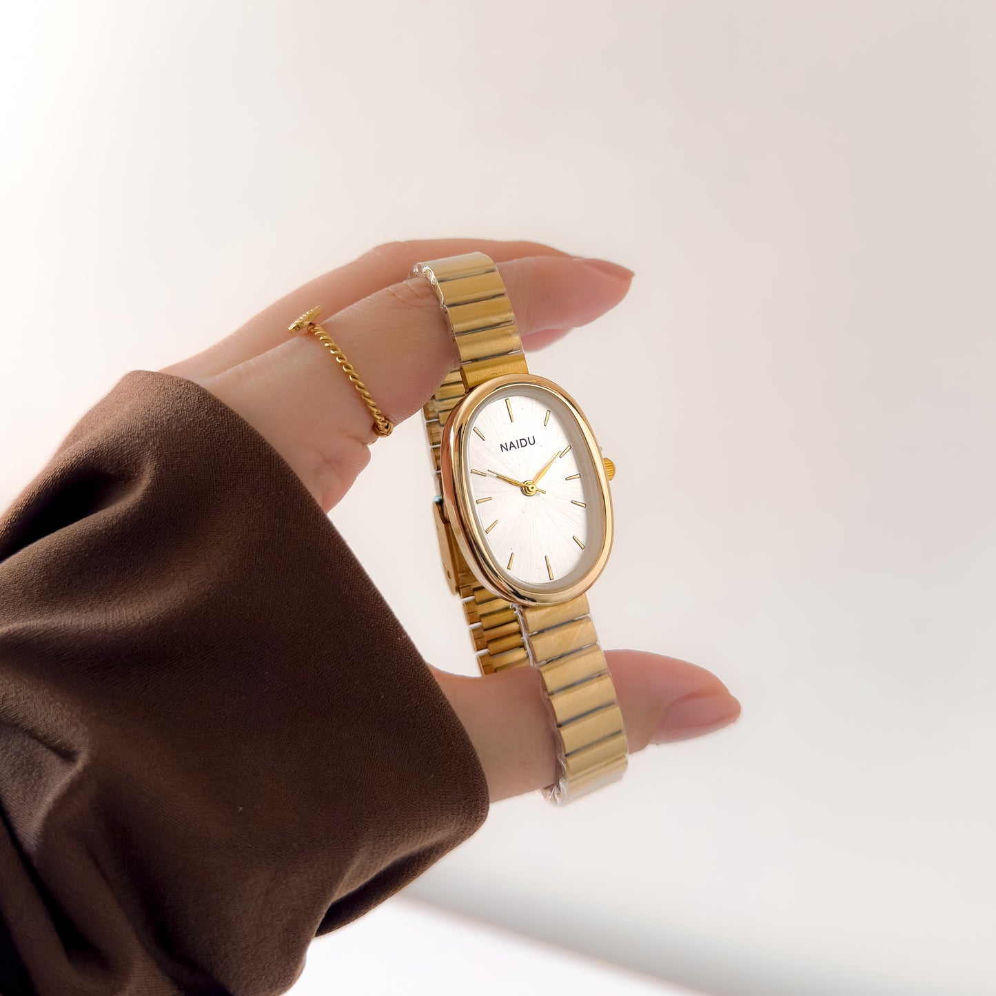 Reloj Naidu Ovalado dorado