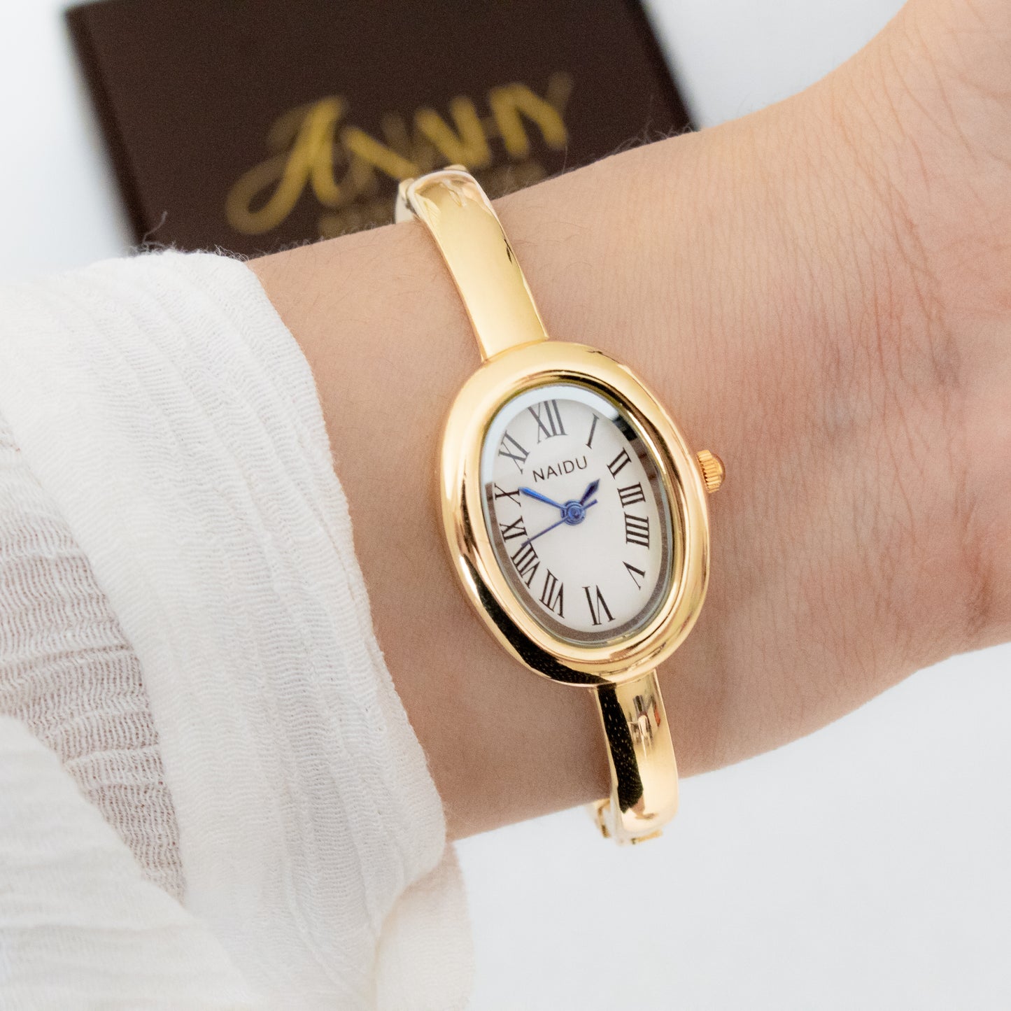 Reloj Naidu estilo brazalete